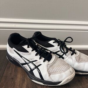 ASICS volleyball shoes. Size 5